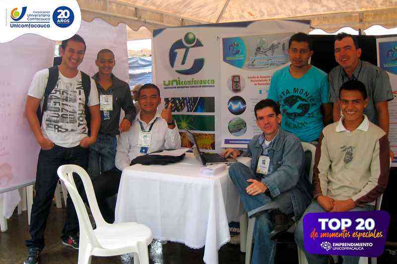 Nuestros emprendedores participando de los primeros espacios de validación comercial promovidos en la ciudad. Recuerdo del 2 de junio del año 2011 en Feria Empresarial de Unicauca.