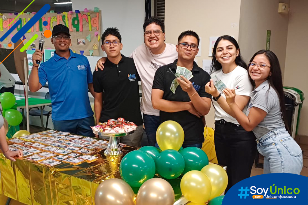 Equipo de estudiantes de Santander de Quilichao, celebrando el día de la conmemoración del Día de la Educación Financiera.
