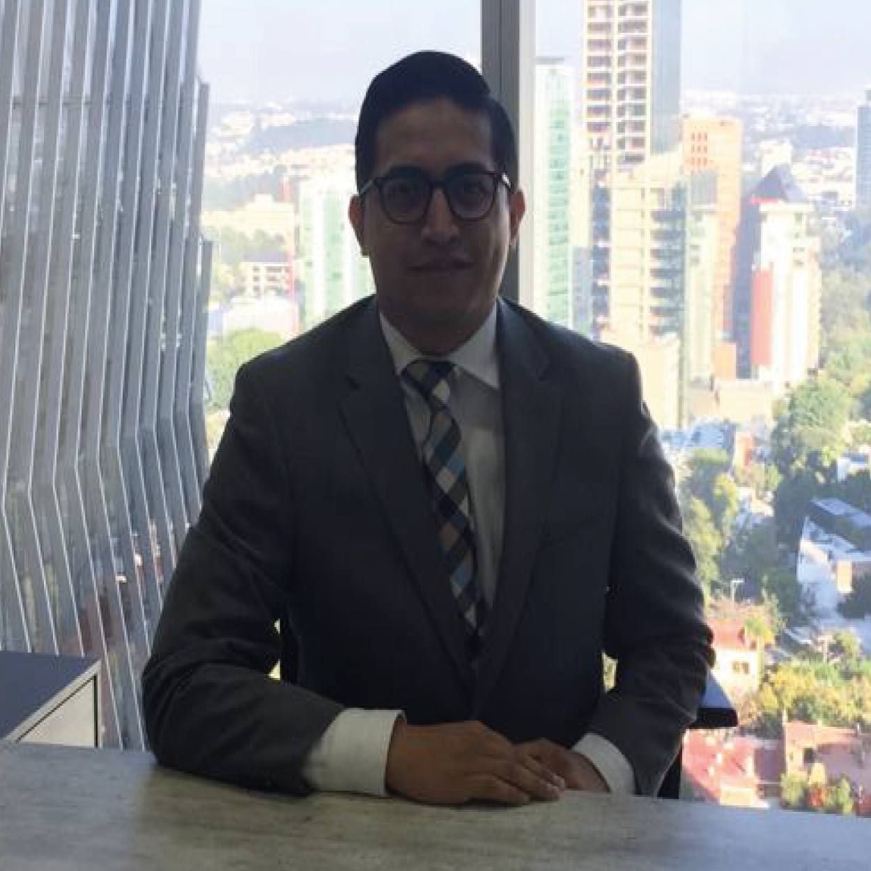 Abraham_Mesa de trabajo 1