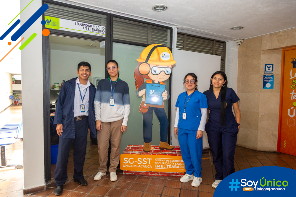 Equipo de SST en su nueva oficina.
