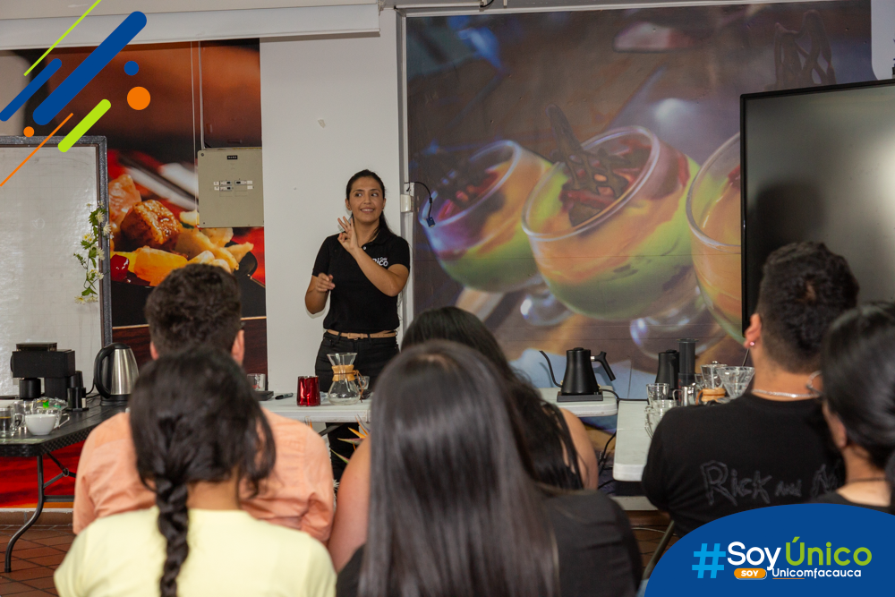 Taller de Café, desarrollado en nuestro salón de etiqueta y protocolo.