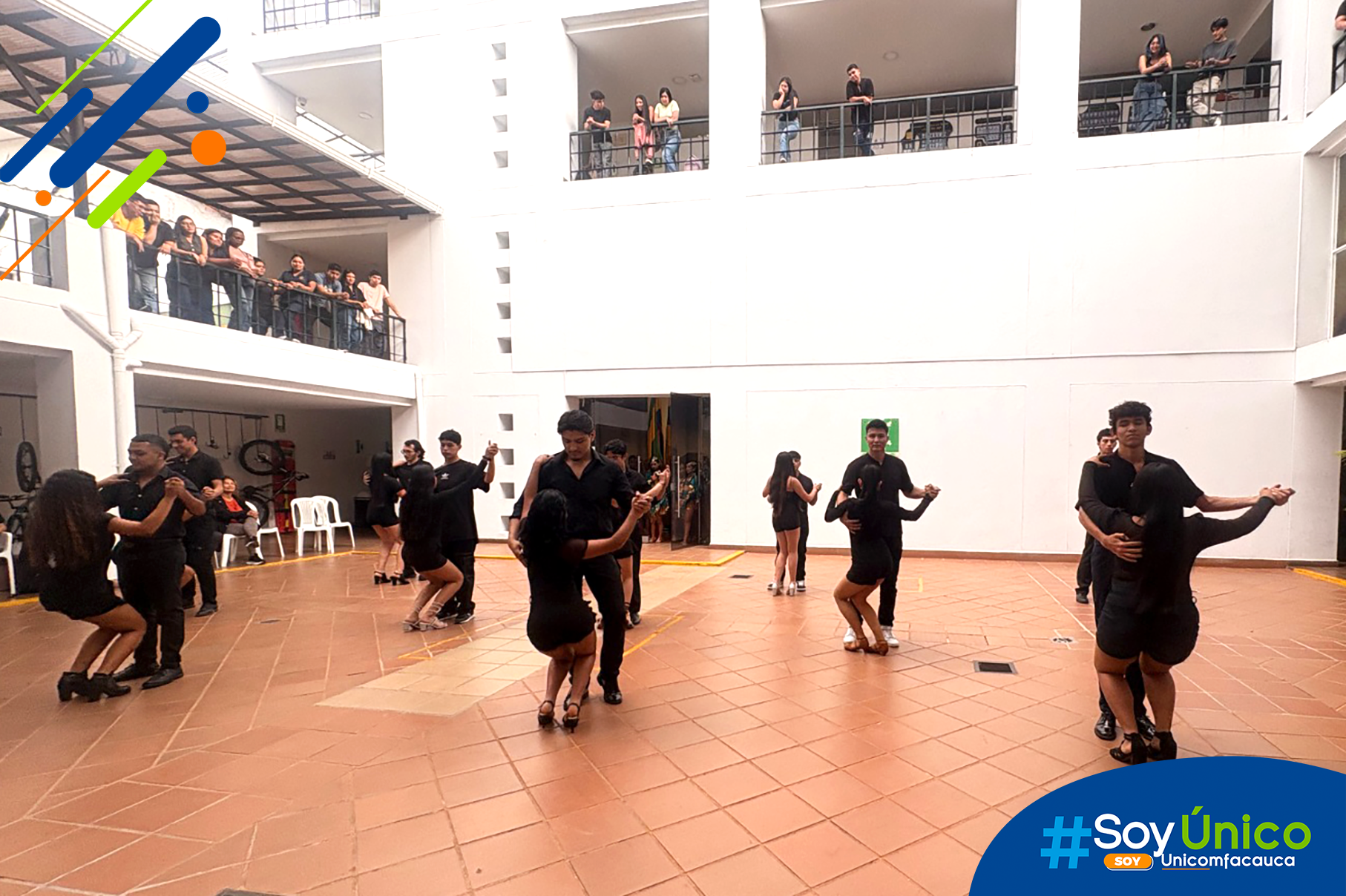 Baile bachata en conmemoración día de la danza.