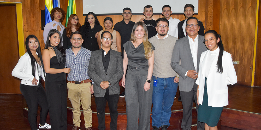 Nuestros estudiantes de Comunicación Social y Periodismo sustentaron sus prácticas empresariales para obtener su título profesional