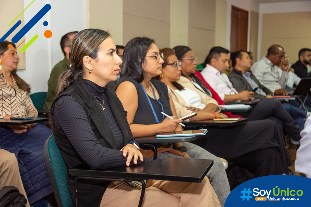 Docentes unicomfacaucanos en el Taller de Internacionalización del Currículo en el Salón 101B