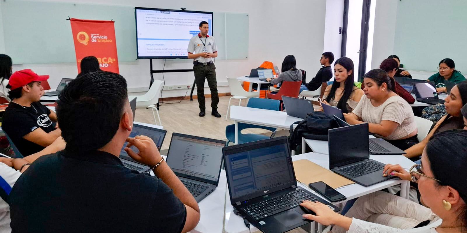 Ruta de Empleabilidad Unicomfacauca: talleres prácticos para impulsar el futuro laboral de estudiantes y egresados