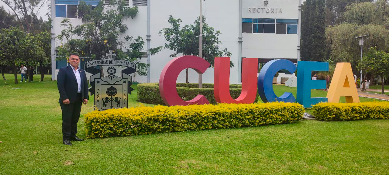 Decano de la Facultad de Ciencias Empresariales participó como ponente en Congreso Internacional de Contaduría Pública en México