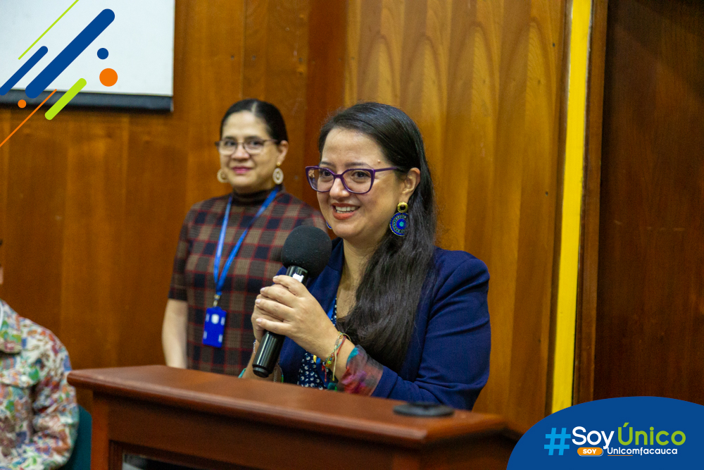 Vicerrectora de Investigación y Extensión, Mg. Andrea Navas.