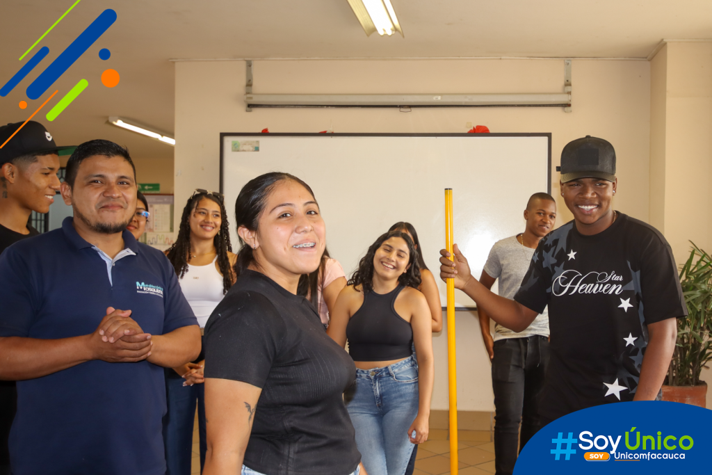 Estudiantes de Santander de Quilichao participando en las actividades de Bienestar Institucional.