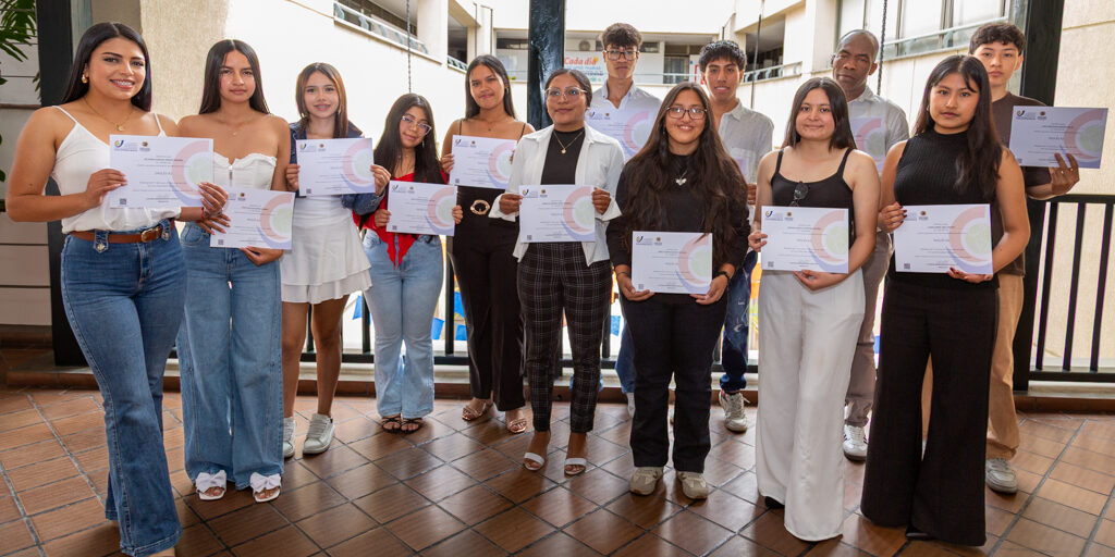 Todos los estudiantes con sus certificados A2.