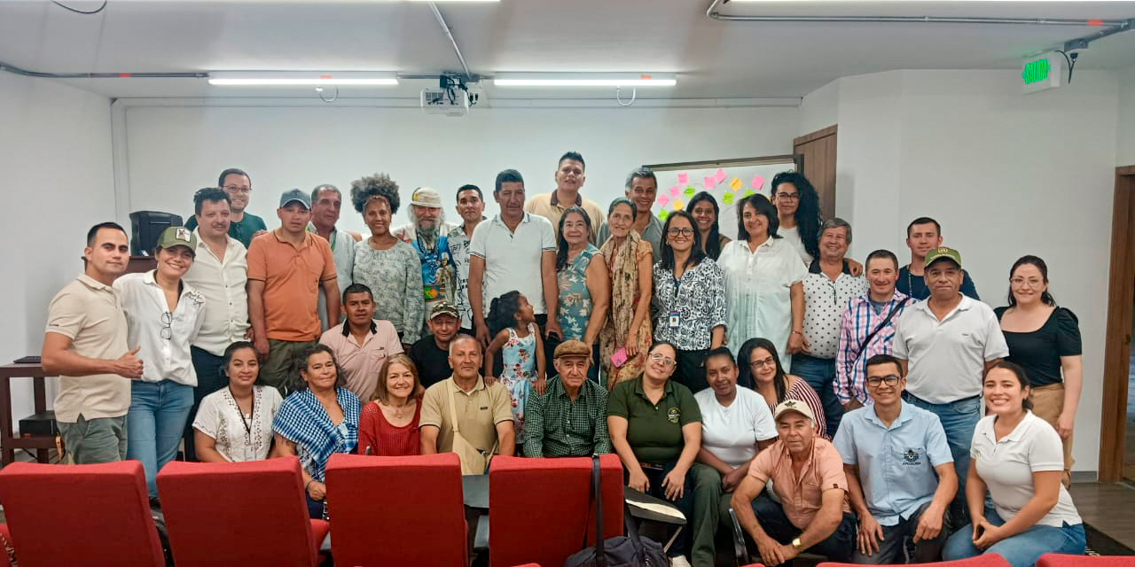 Unicomfacauca fortalece el desarrollo apícola del Cauca como miembro activo del Comité Departamental de la Cadena Productiva de las Abejas y la Apicultura