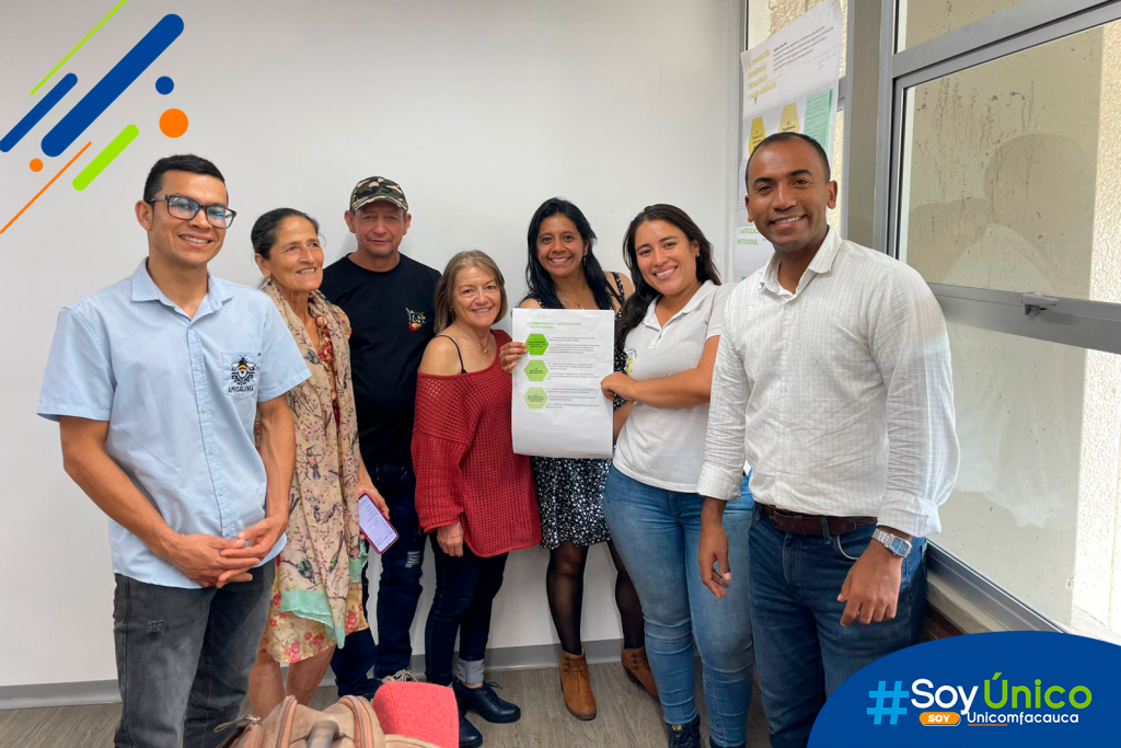 Ecóloga María Andrea Sánchez Chaparral, acompañada con su grupo de trabajo del Comité Departamental de la Cadena Productiva de las Abejas y la Apicultura del Cauca.