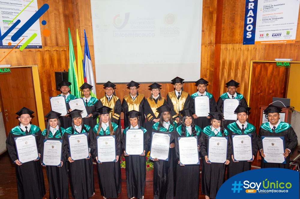 Nuevos Especialistas en Sistemas de Información en Gestión y Control de Costos Organizacionales talento Unicomfacauca junto con la mesa principal.