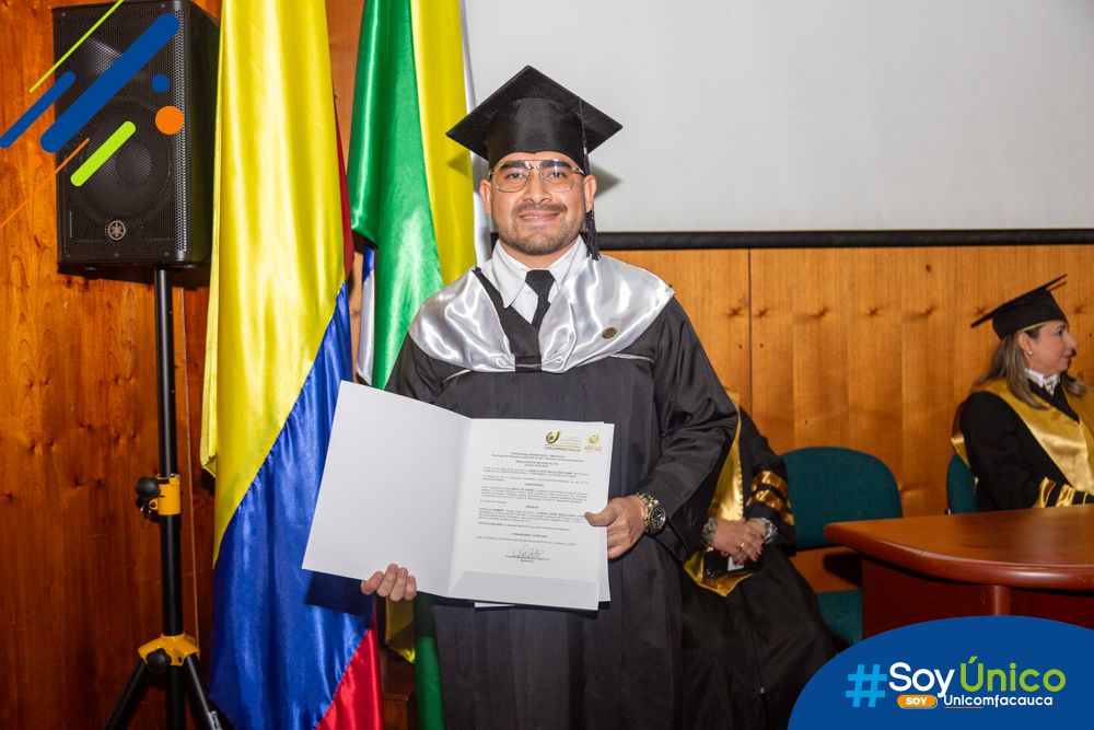 Fabián Alexis Belalcázar Uribe, quien recibió grado de honor por obtener un promedio histórico de 4.54.