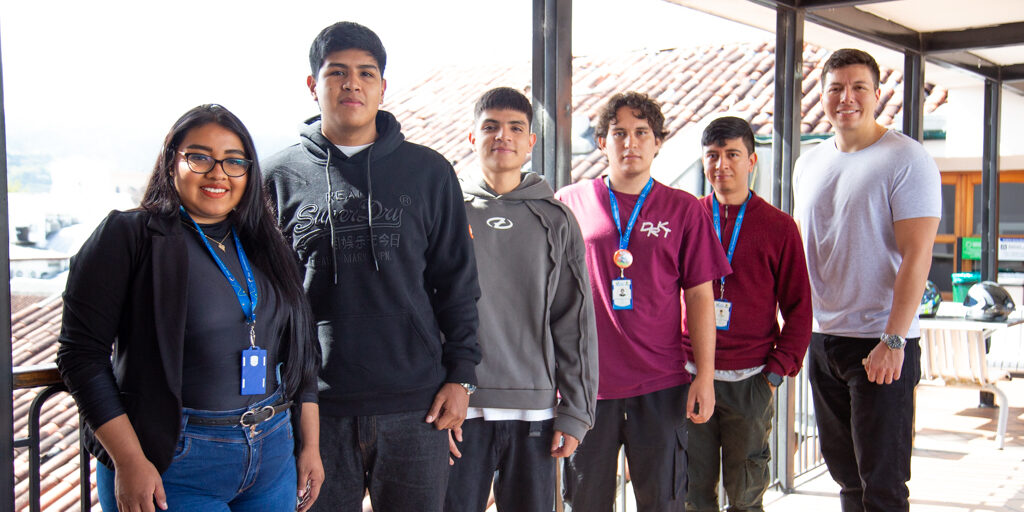 Estudiantes de Ingeniería de Sistemas de Unicomfacauca participaron en Concurso de Programación en México