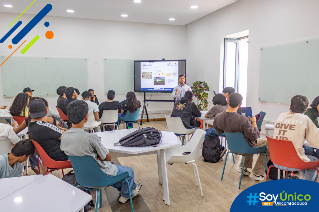 Realización de uno de los talleres en nuestro salón de Innovación y Creatividad.