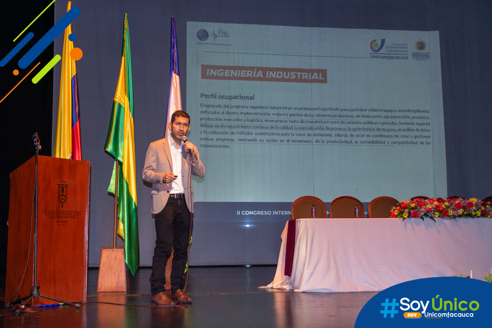 Ph.D. Carlos Mario Piscal Arévalo con la ponencia "Ingeniería interdisciplinaria para la seguridad sísmica: innovaciones en tecnologías de aislamiento sísmico".