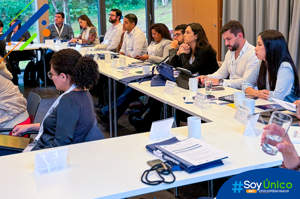 Nuestra Decana, participando en una de las sesiones enfocadas en el diseño de Planes Estratégicos Académicos (SAP).