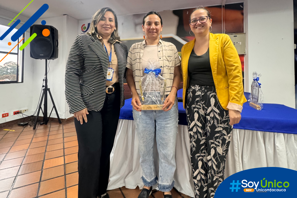 Nuestra Rectora (e) Mg. Claudia Milena García Castillo junto con la nueva investigadora Junior Zuly Delgado.