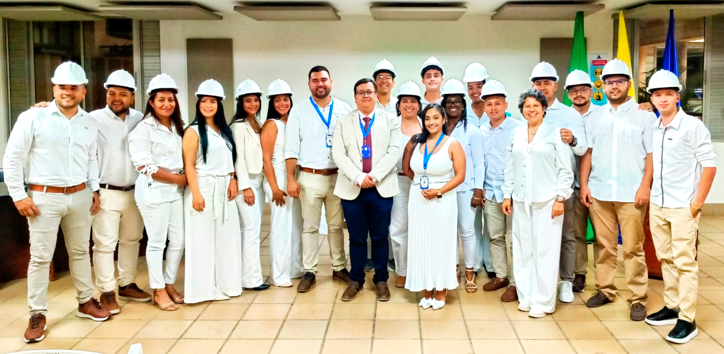 Ceremonia de imposición de cascos marca el inicio de prácticas en Ingeniería Industrial – Zona Norte