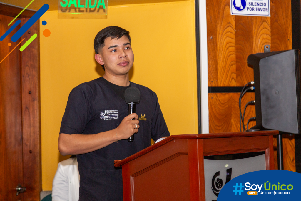 Sergio Andrés Puyo Muñoz, dirigiendo unas palabras a los asistentes, con motivo del inicio de sus prácticas internacionales el próximo 12 de marzo en la Universidad Bernardo O’Higgins, en Chile.