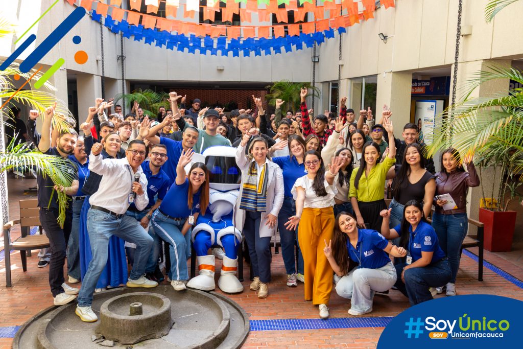 Nuestra Rectora, Vicerrectora de Investigación y Extensión, y equipo de Bienestar Institucional junto con los nuevos estudiantes de En Modo U.