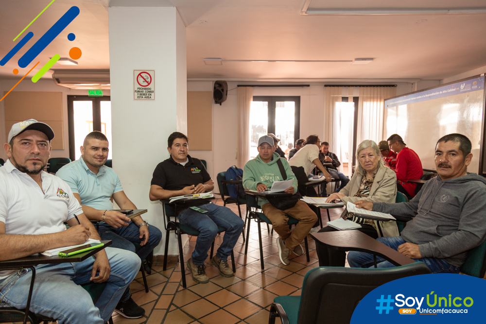 Algunos de los miembros del Comité Departamental de la Cadena Productiva de las Abejas y la Apicultura del Cauca.