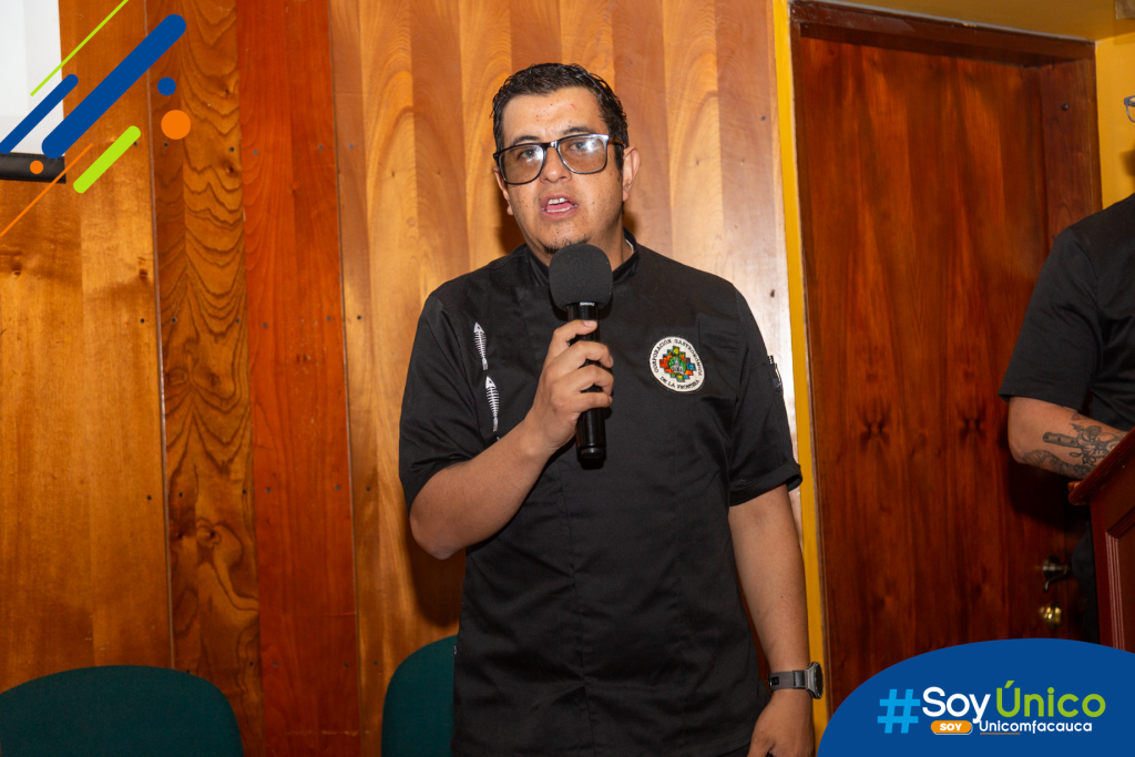 Jhon Jairo Rodríguez, de la Corporación Gastronómica de la Frontera (Nariño), presentando la ponencia “Papas nativas del Gran Cumbal”.
