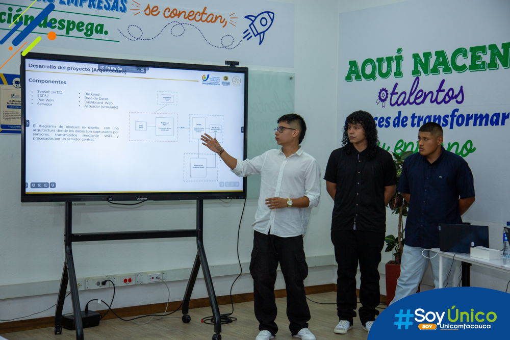 Estudiantes socializan sus proyectos de grado