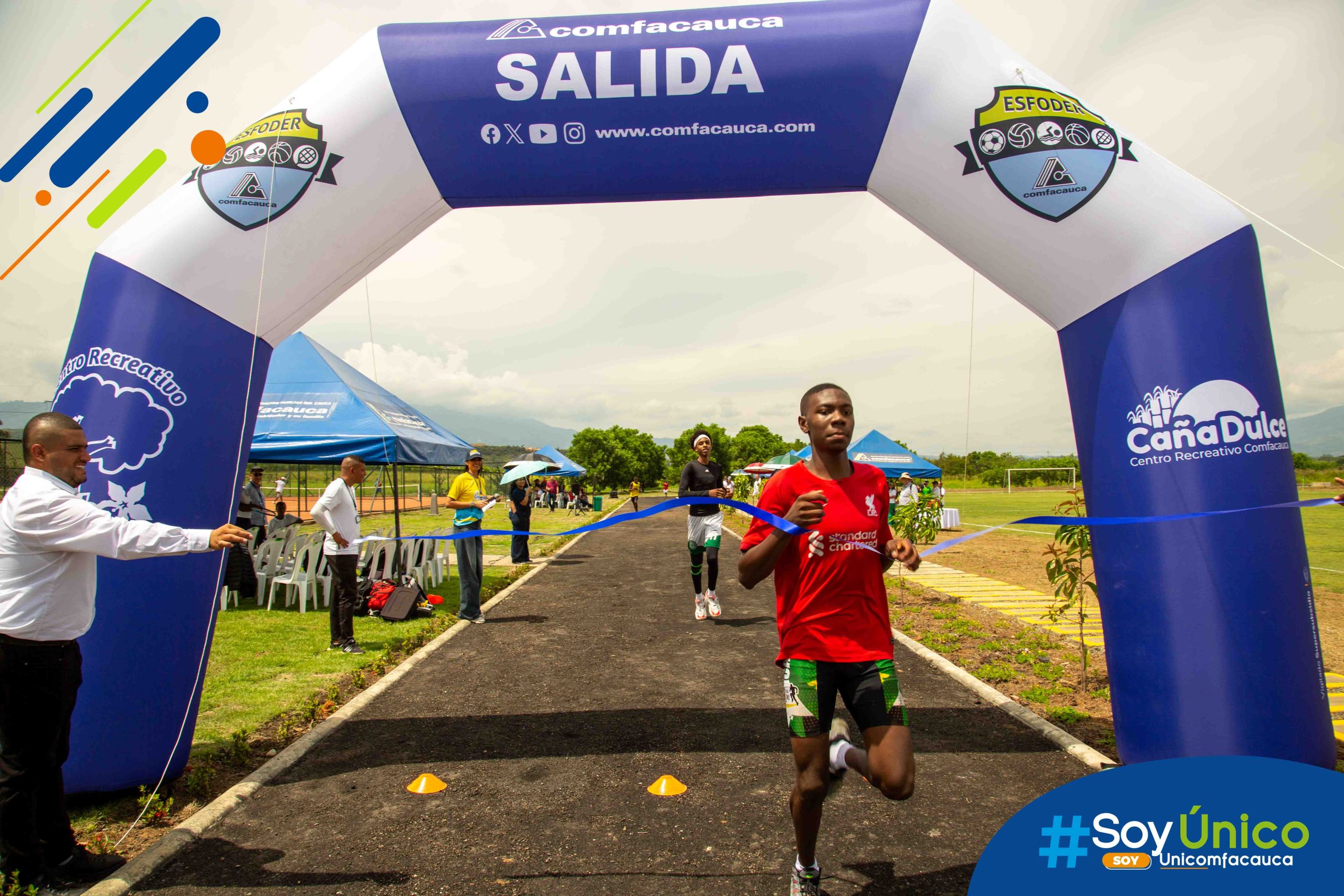 Pista de Atletismo en inauguración zonas deportivas Caña Dulce.