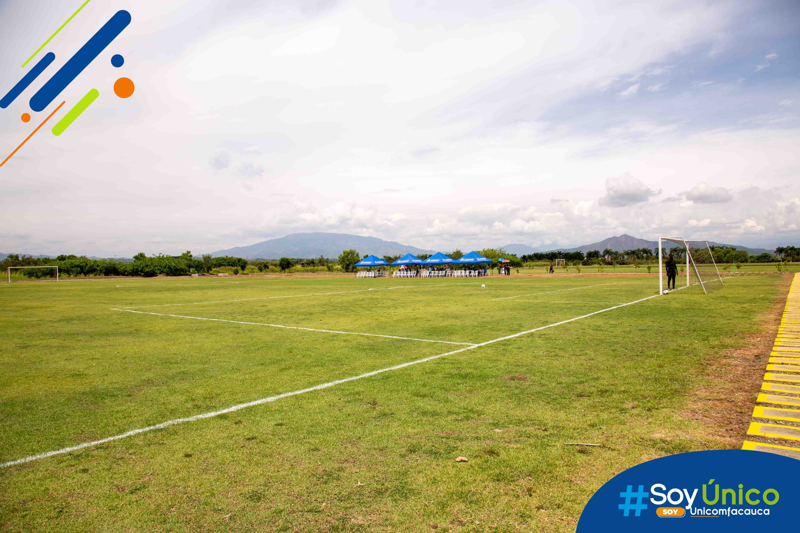 Canhca de Fútbol en inauguración zonas deportivas Caña Dulce.