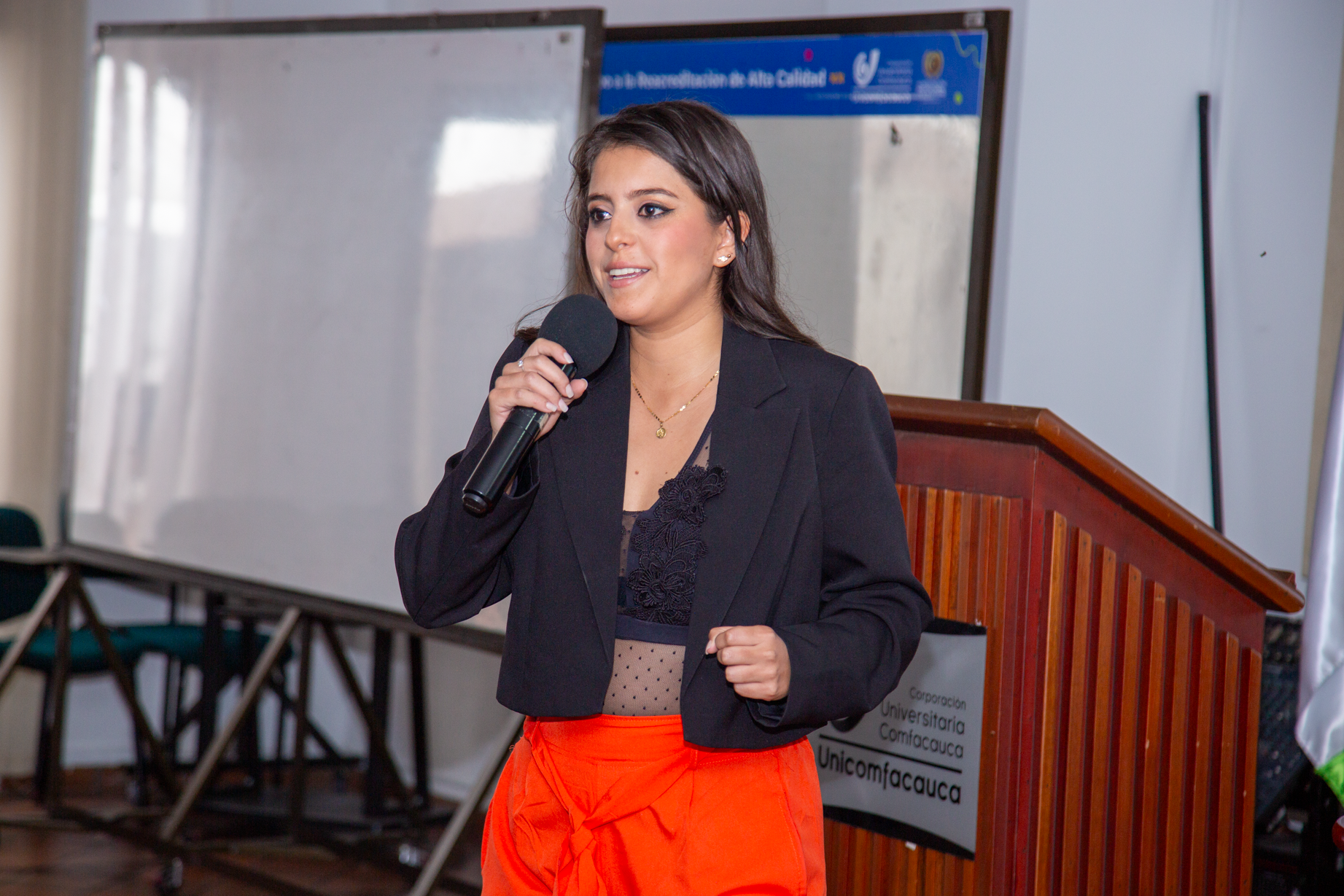 Emprendedores Unicomfacaucanos fortalecen sus competencias digitales en taller de posicionamiento en redes sociales