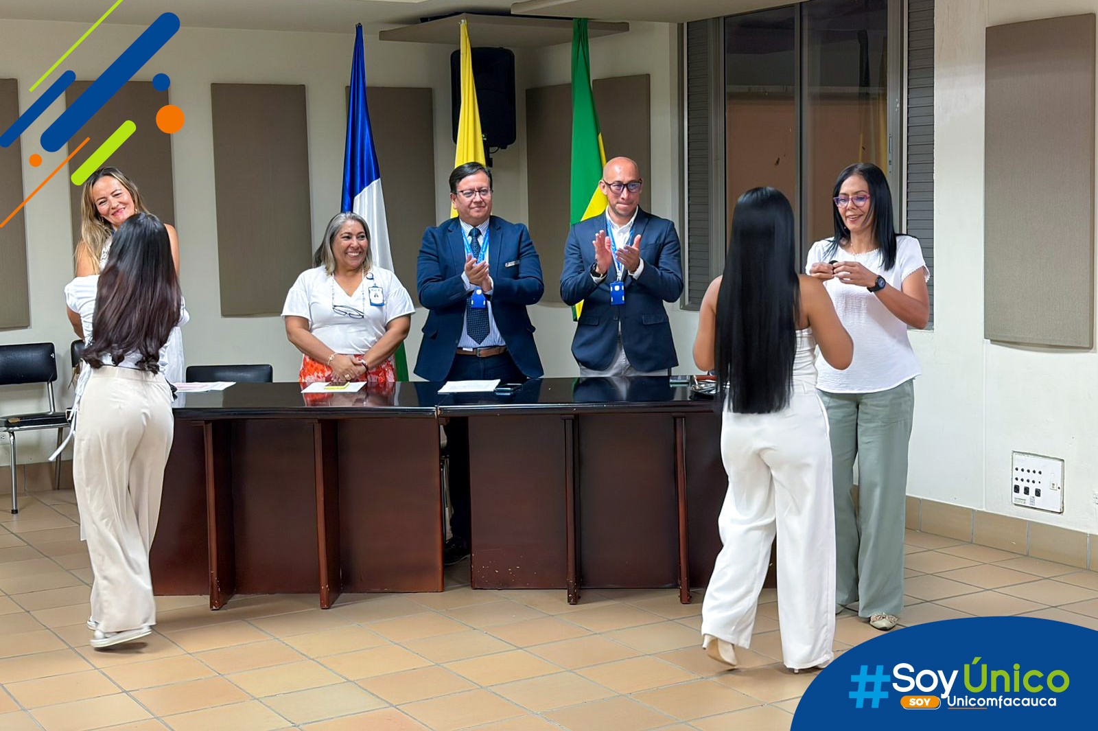 Ceremonia de imposición de insignias Ciencias Empresariales en Santander de Quilichao.