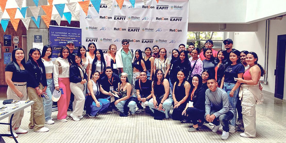 Nuestros estudiantes de Contaduría Pública fortalecieron sus competencias en el V Encuentro RETCON en Medellín