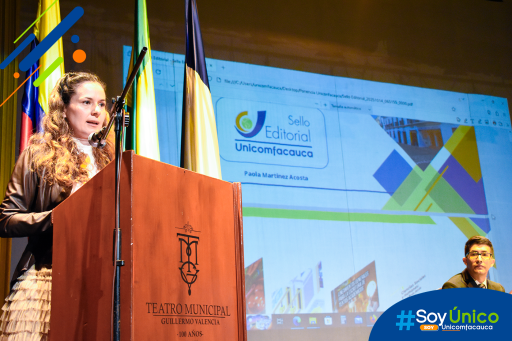 Mg. Paola Andrea Martínez Acosta, Coordinadora del Sello Editorial, presentando los logros y publicaciones recientes del sello, entre ellos el libro de Memorias del I Congreso Internacional de Ingenierías 2024 y la revista I+T+C.